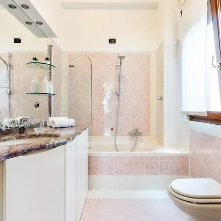 Santa Chiara By Myhomeincomo شقة