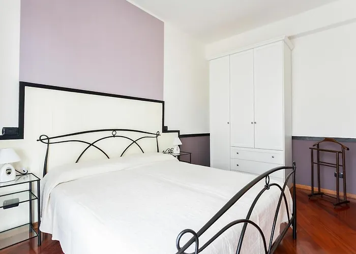 Santa Chiara By Myhomeincomo *