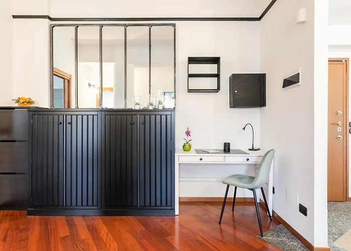 Apartment Santa Chiara By Myhomeincomo *